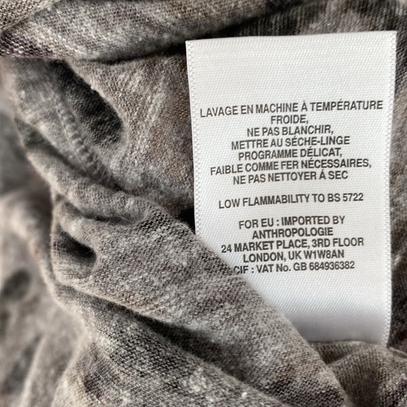 Anthropologie t.la Tee Shirt Size Medium Animal Print with V-neck and pocket - Picture 6 of 8